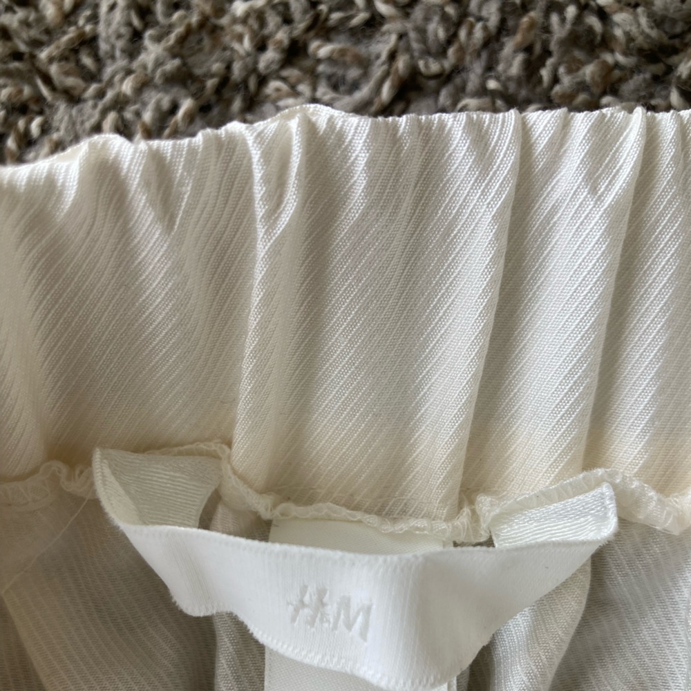 H&M Cream High Waist Relaxed Fit Shorts - Picture 5 of 7